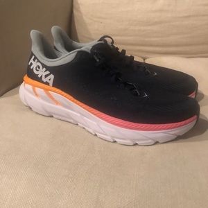 Hoka women’s Clifton 7 sz 8.5